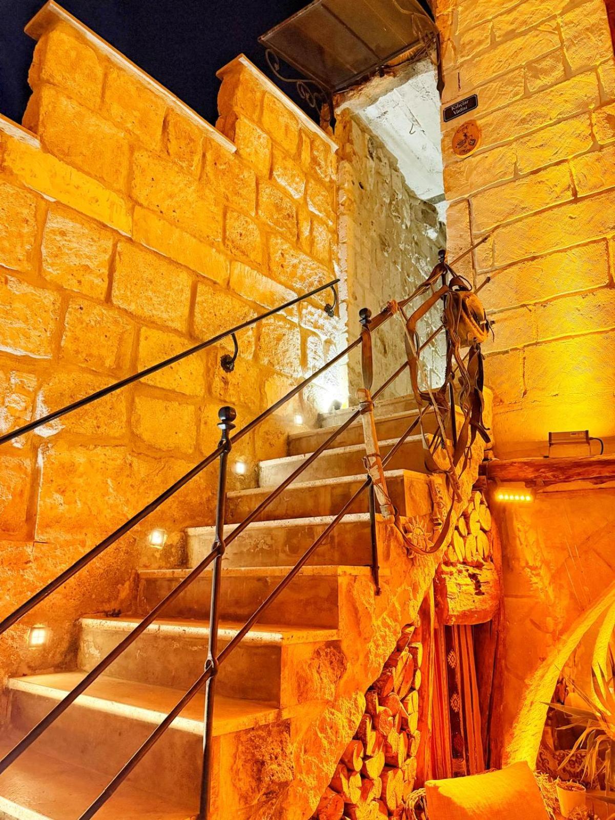 My Cave Suites نفسهير المظهر الخارجي الصورة